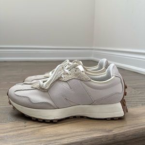 New Balance 327 shoes in size 9M/10.5W Beige colour